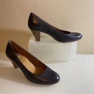 CAprice On Air Dark Navy Blue Rounded Toes leather Block  Heels Size 5M
